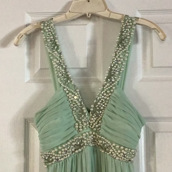 City Studio Formal Jeweled Green Gown Size 5 Junior - Picture 3 of 11